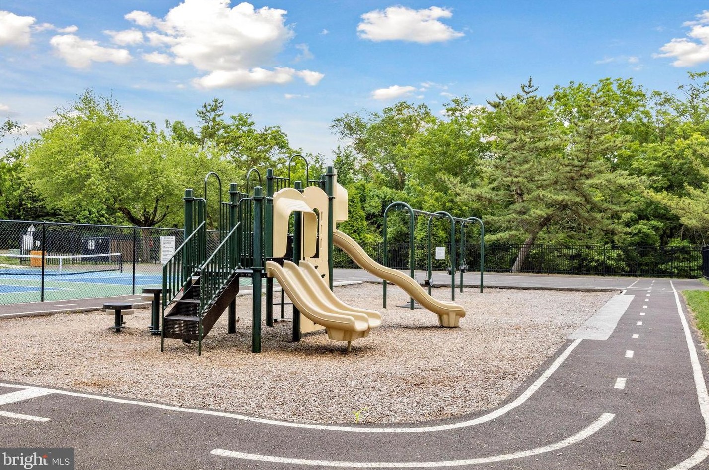 408 Livingston Ct, North Wales PA 19454-1030 exterior