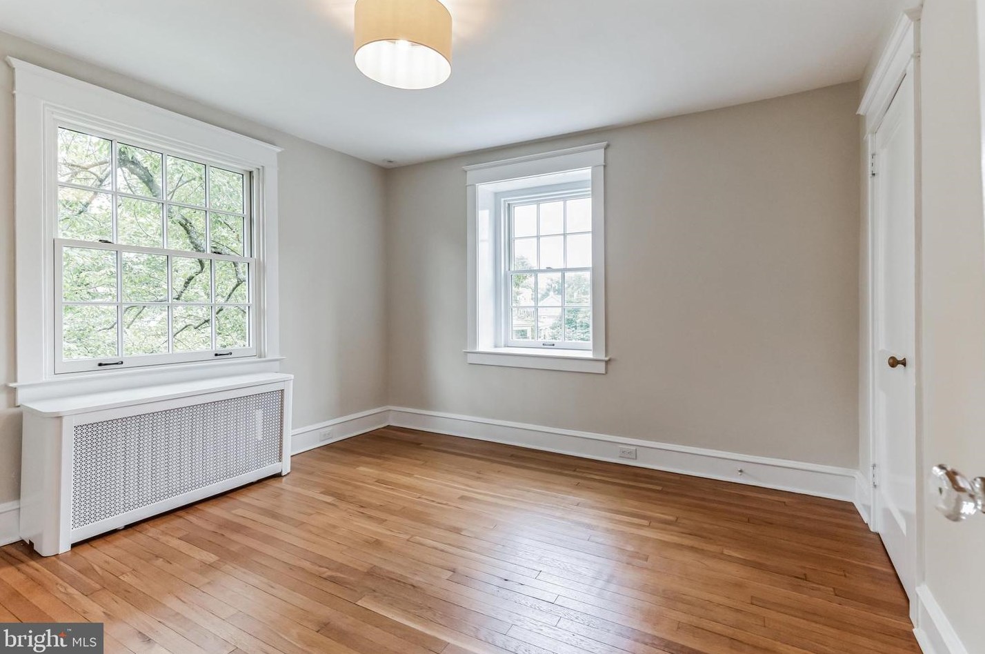 200 Smt Ave, Meadowbrook PA 19046-3110 exterior