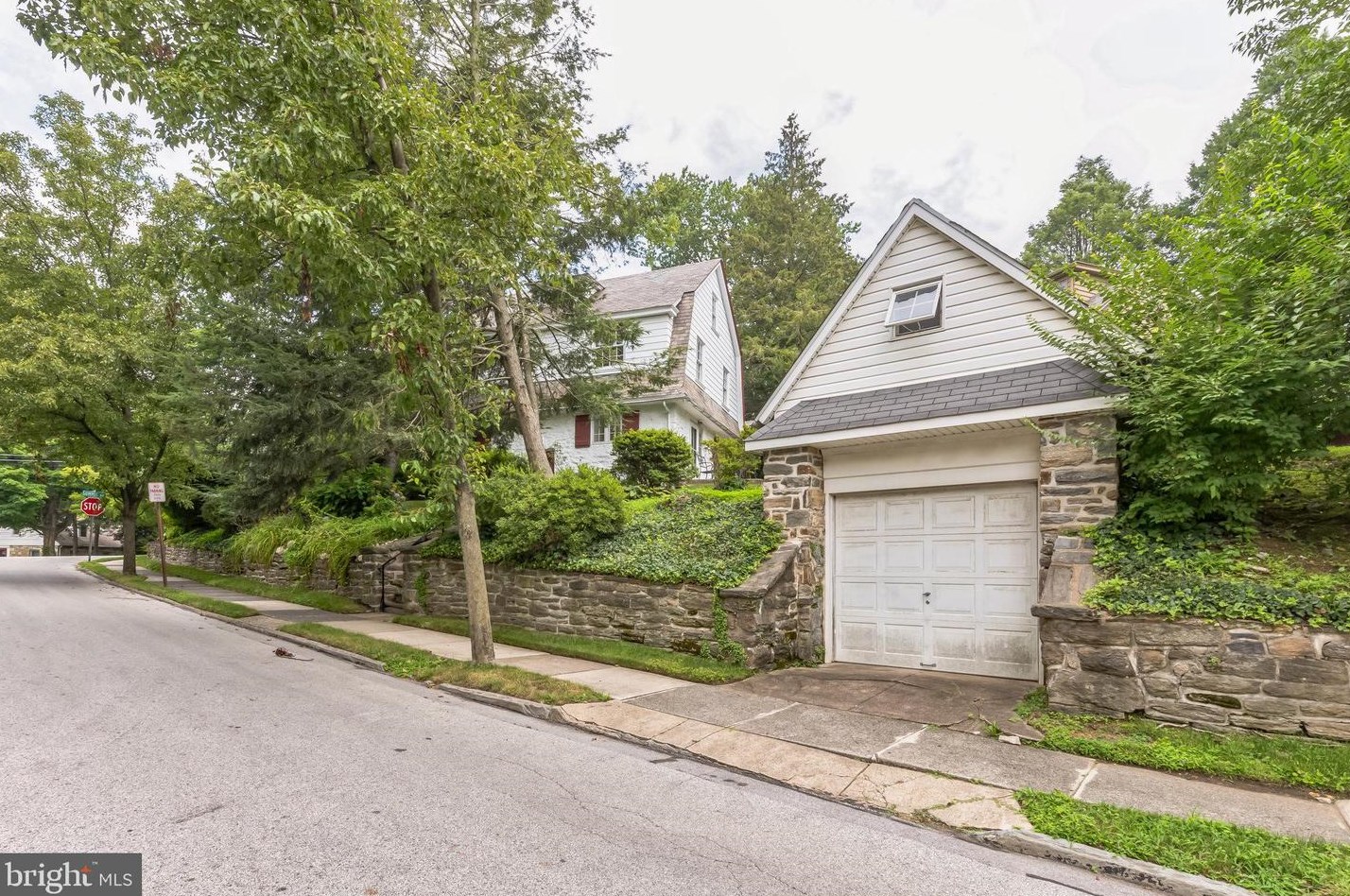 200 Smt Ave, Meadowbrook PA 19046-3110 exterior