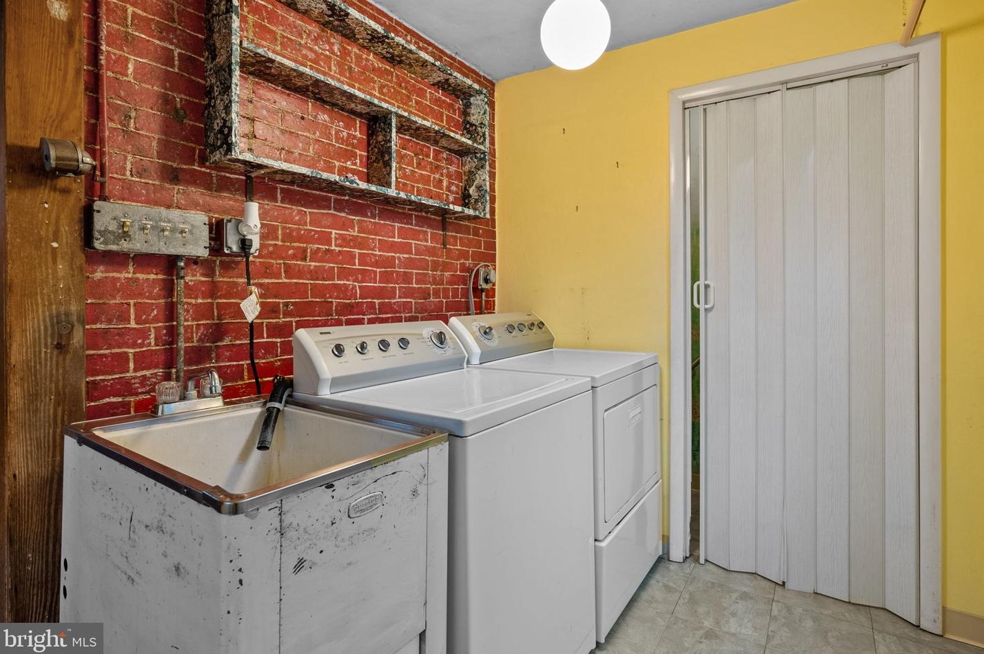 15 Penn Ave, Meadowbrook PA 19046-4247 exterior