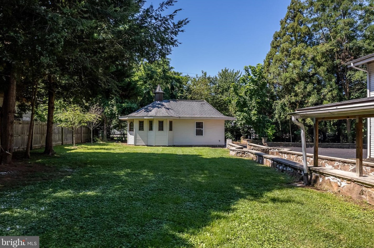 102 Weber Rd, North Wales PA  19454-2230 exterior