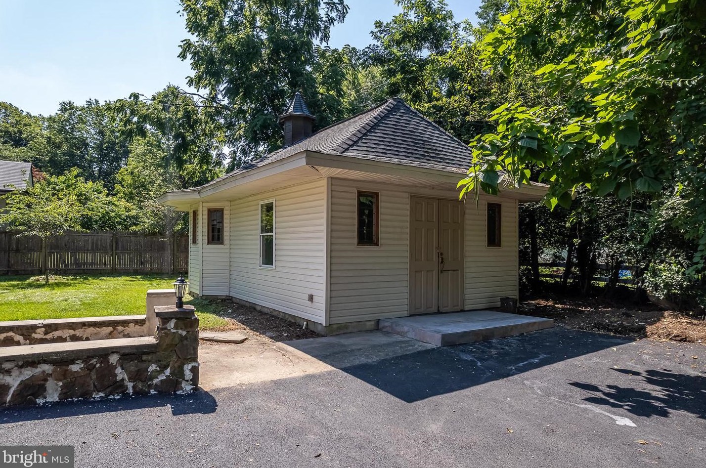 102 Weber Rd, North Wales PA  19454-2230 exterior