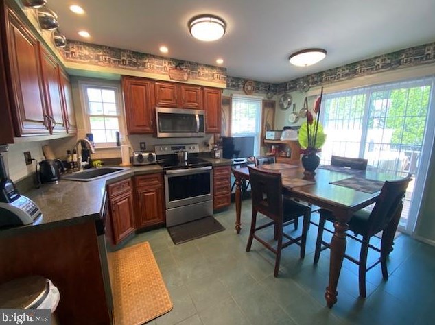 127 Preston Dr, North Wales PA  19454-4226 exterior