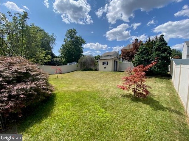 127 Preston Dr, North Wales PA  19454-4226 exterior