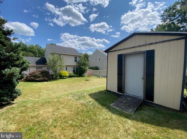 127 Preston Dr, North Wales PA  19454-4226 exterior