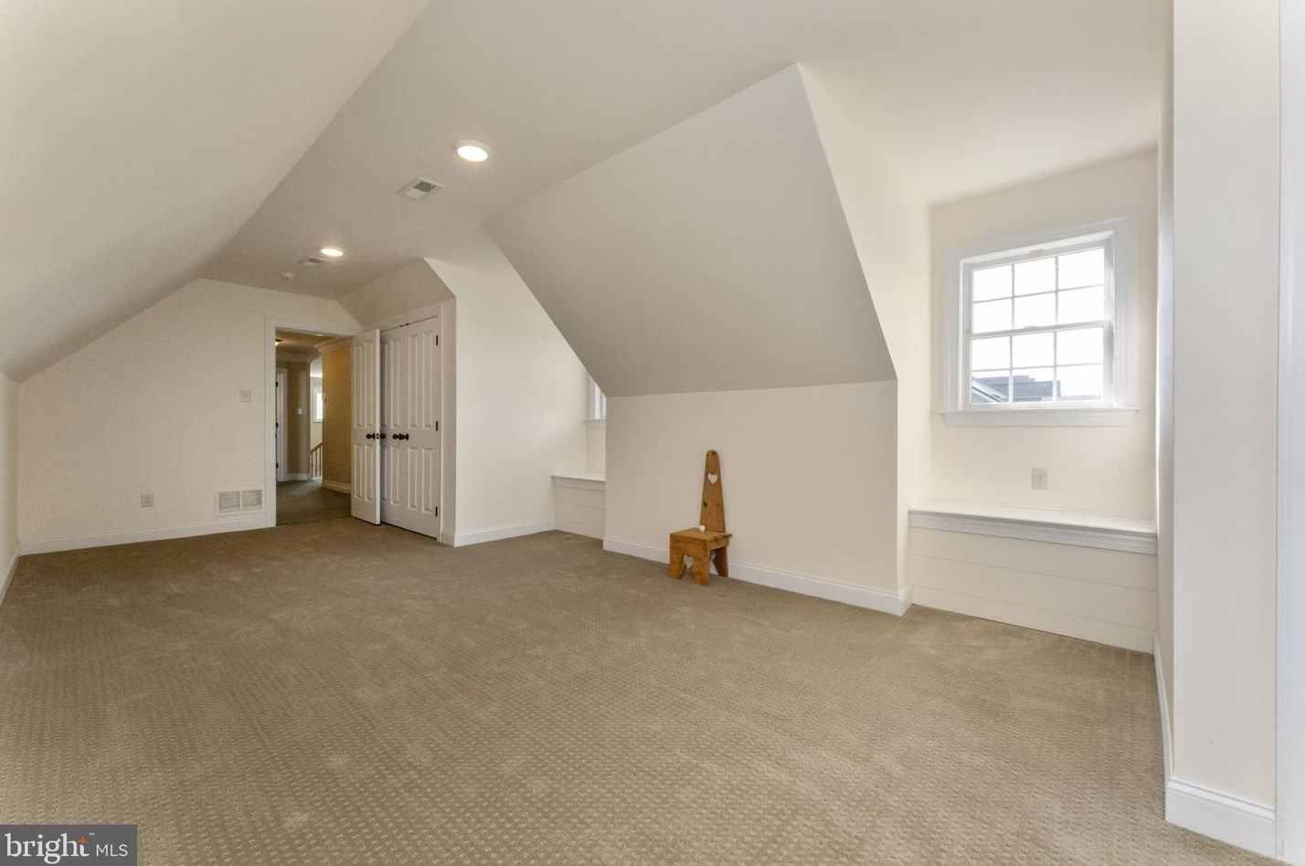 101 Gift Cir, North Wales PA 19454-1217 exterior