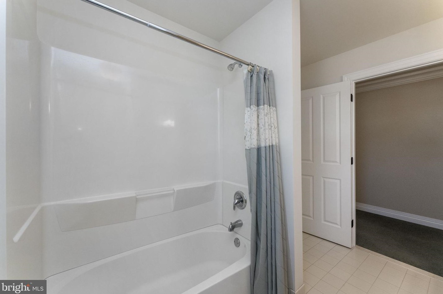 101 Gift Cir, North Wales PA 19454-1217 exterior