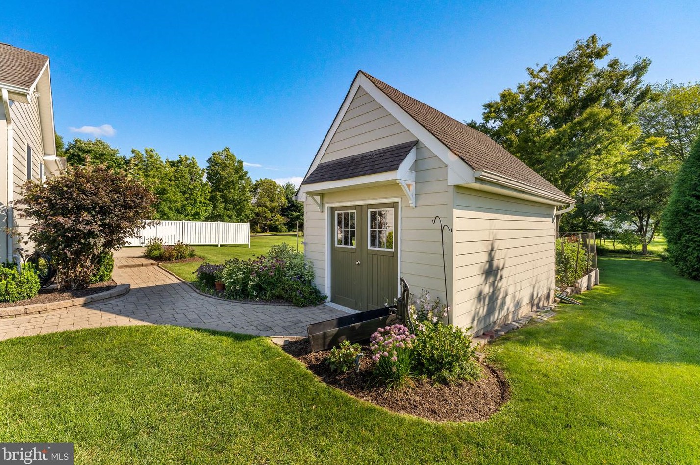 101 Gift Cir, North Wales PA 19454-1217 exterior