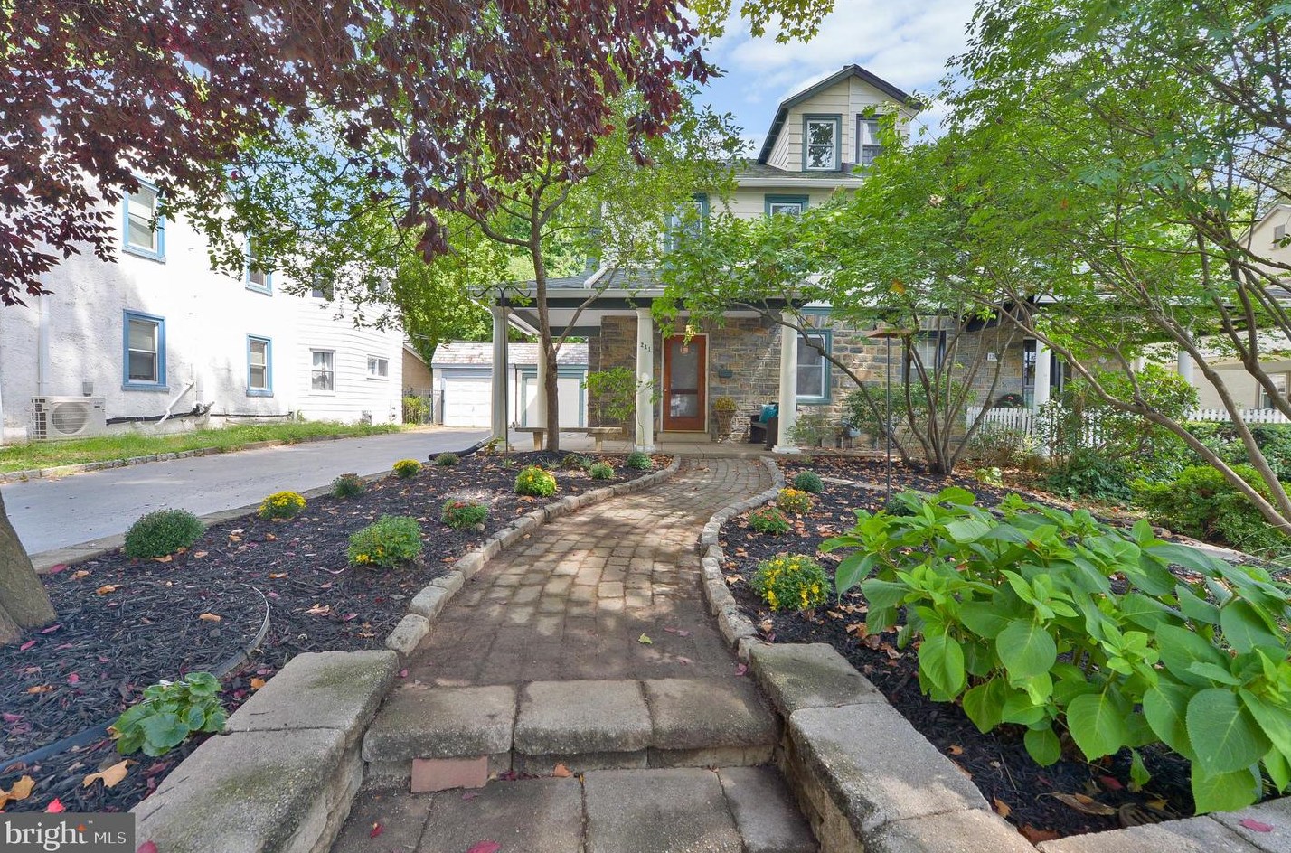 211 Lantwyn Ln, Penn Valley PA  19072-2005 exterior