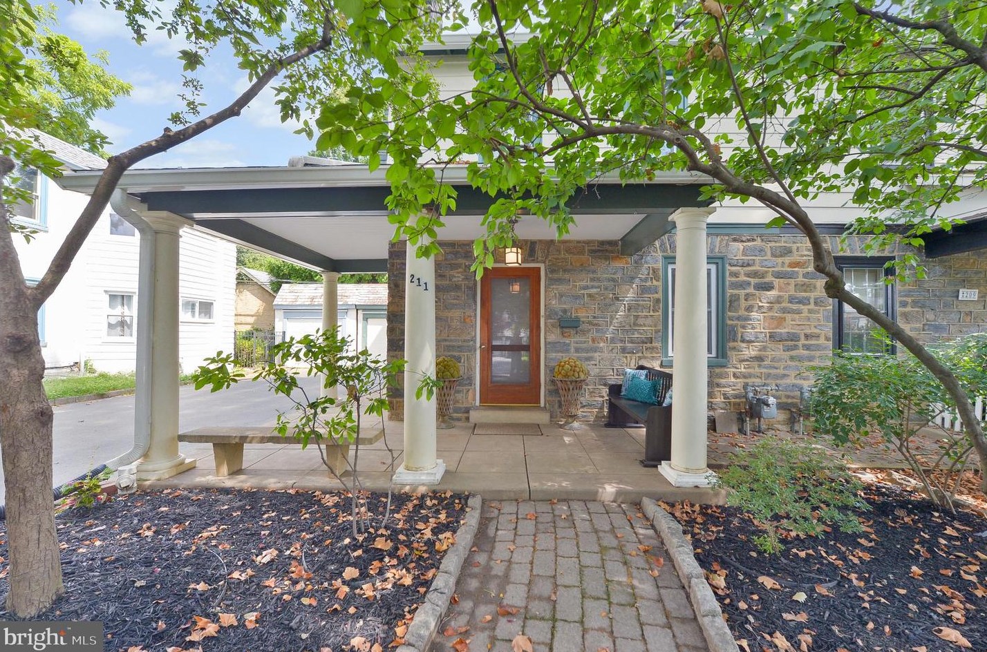 211 Lantwyn Ln, Penn Valley PA  19072-2005 exterior