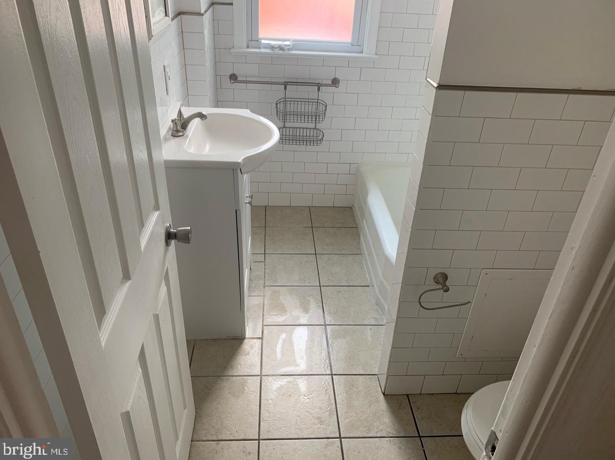 426 Montgomery Ave, North Wales PA 19454-2952 exterior