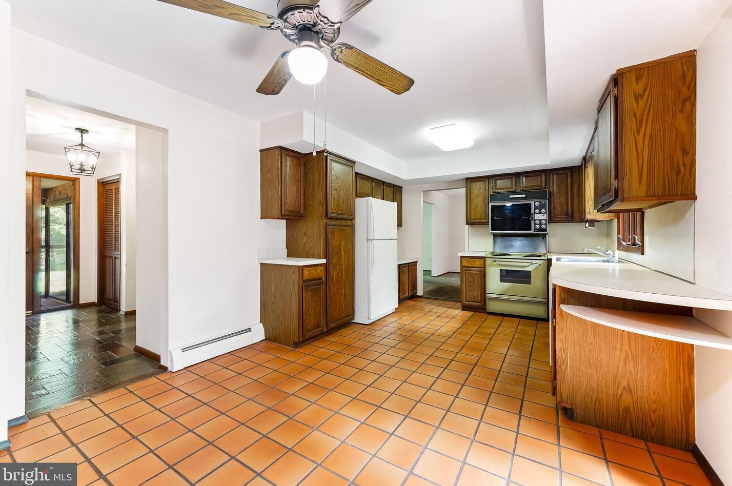 232 Lenape Dr, North Wales PA  19454-2311 exterior