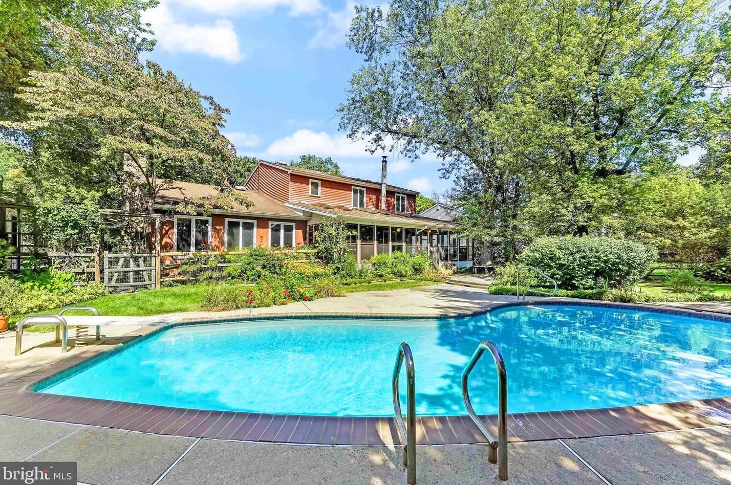 232 Lenape Dr, North Wales PA  19454-2311 exterior