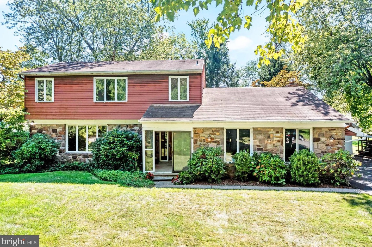 232 Lenape Dr, North Wales PA  19454-2311 exterior