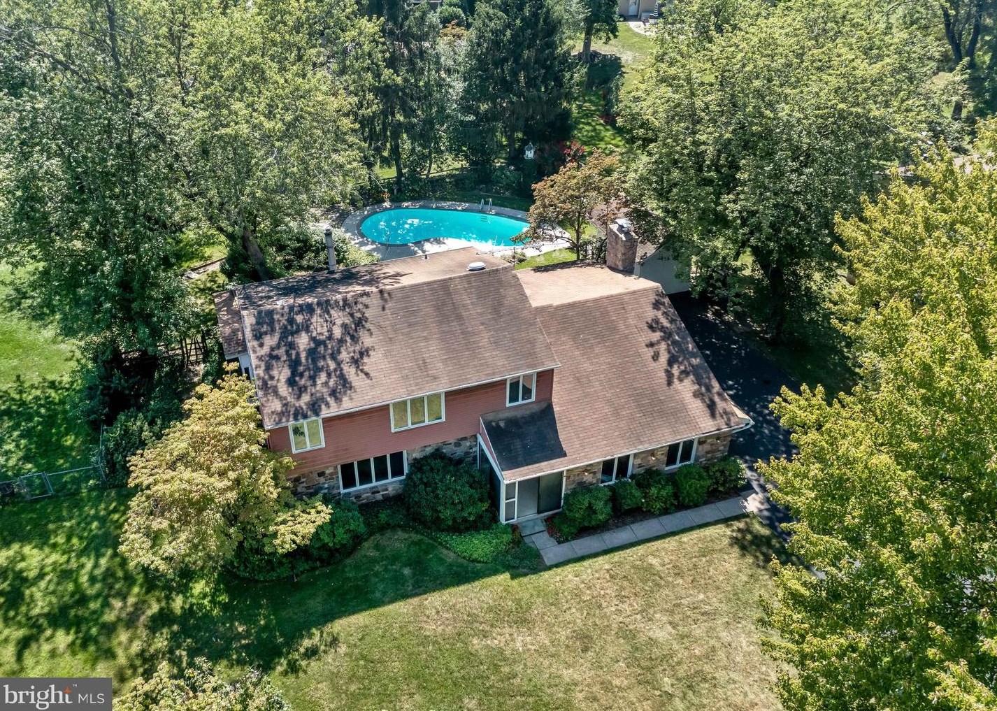 232 Lenape Dr, North Wales PA  19454-2311 exterior