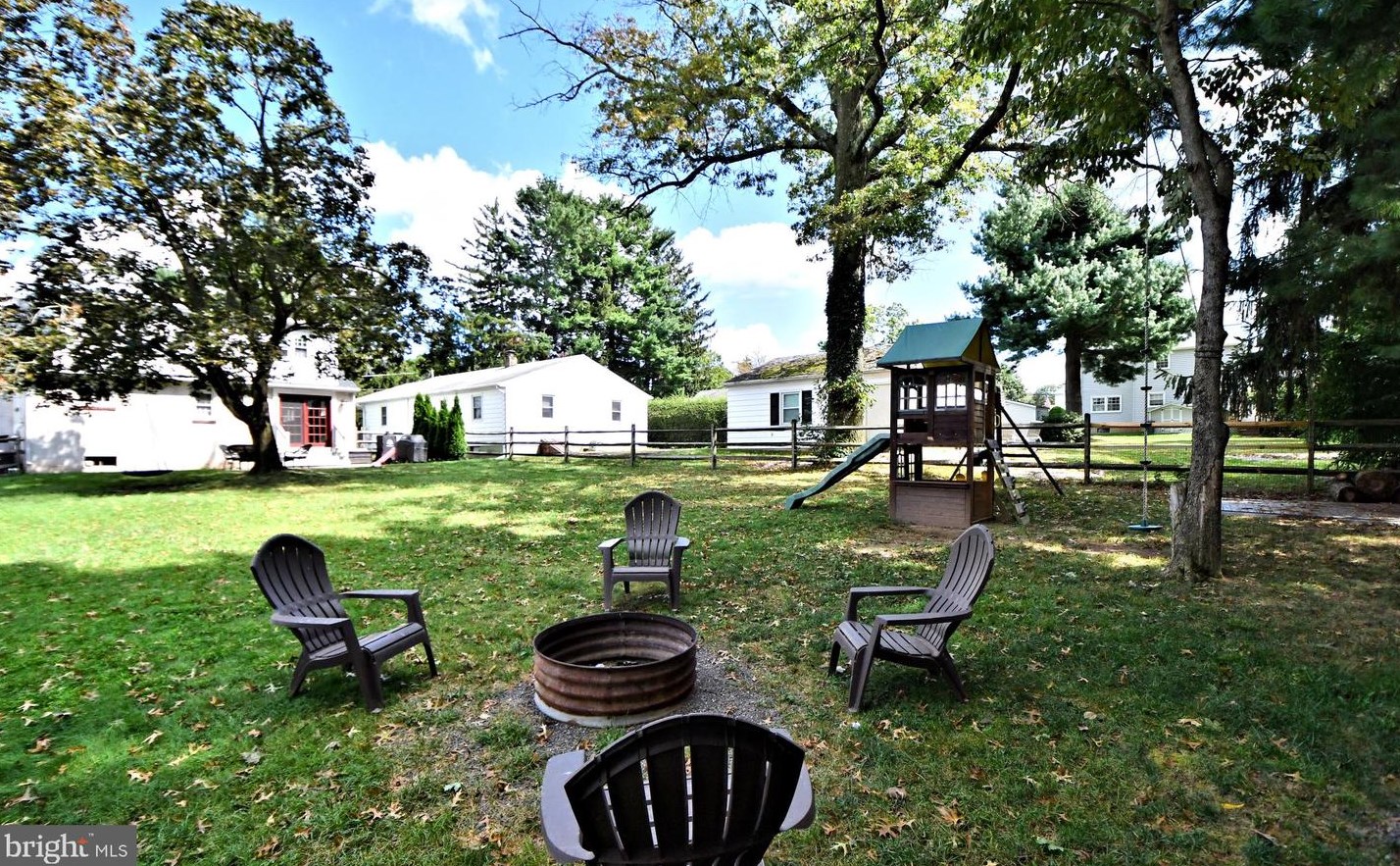 234 10 St, North Wales PA 19454-3019 exterior