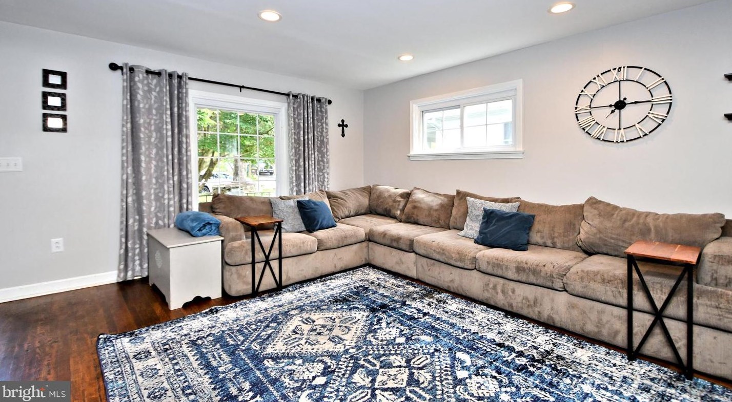 234 10 St, North Wales PA 19454-3019 exterior