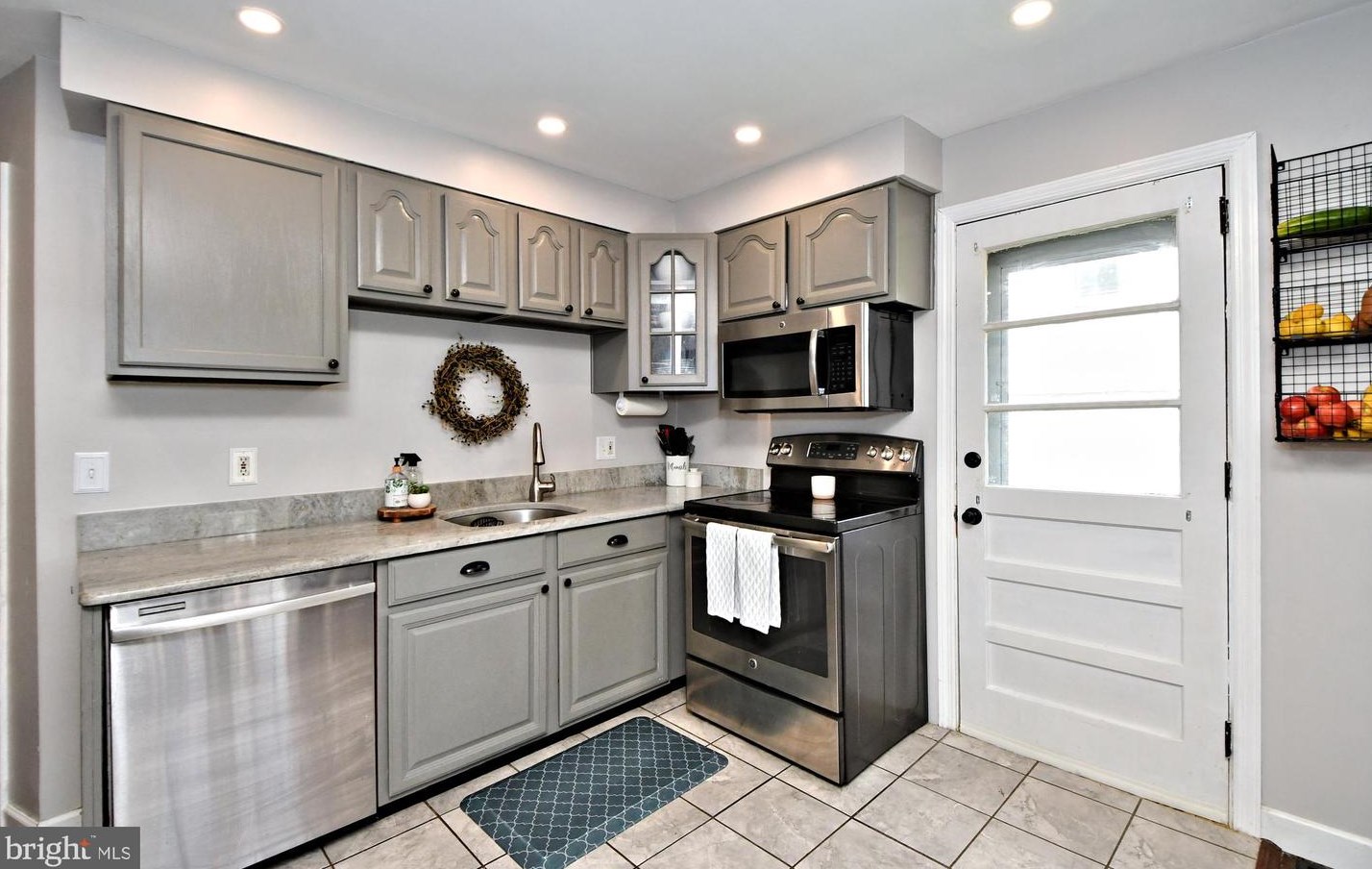 234 10 St, North Wales PA 19454-3019 exterior