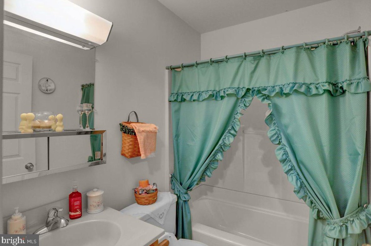 8 Windward Dr, Dale PA  19504-9400 exterior