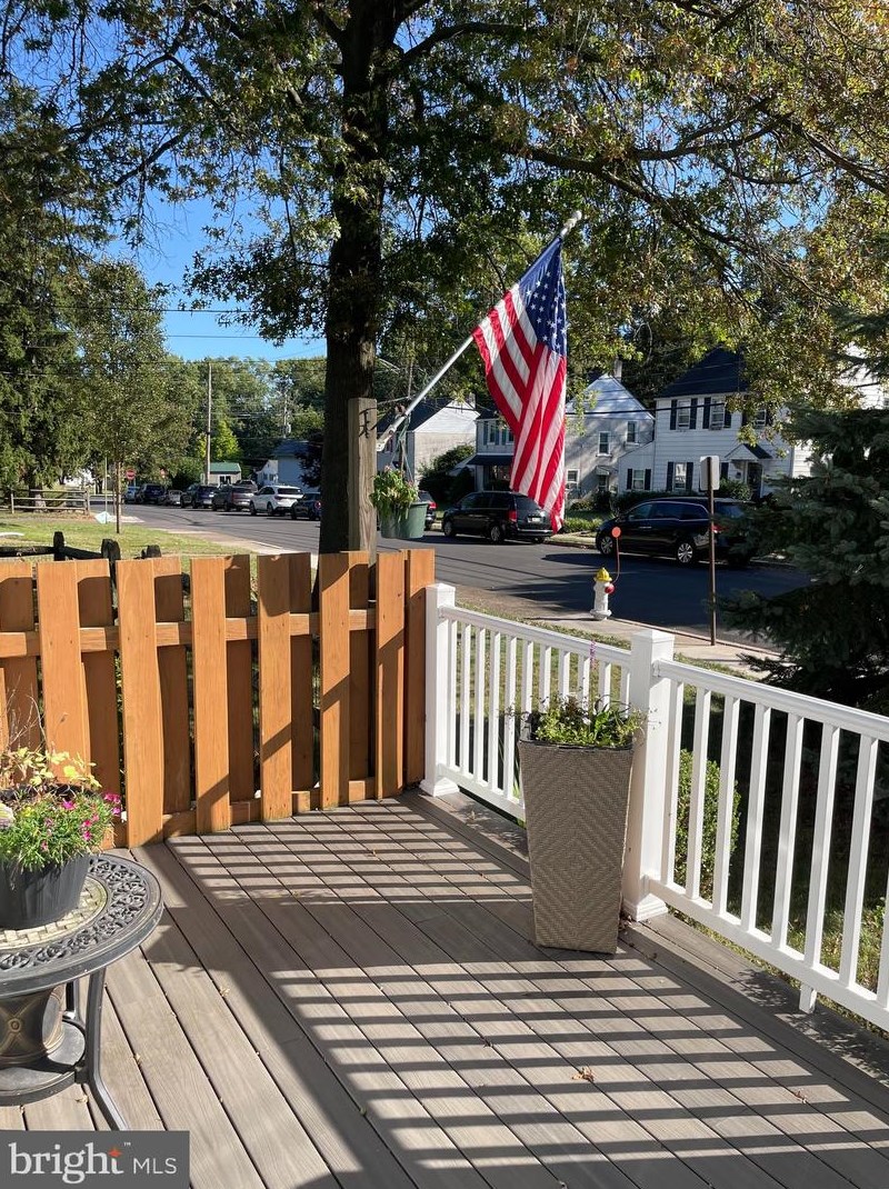 207 Wayne Ave, Hatfield PA  19440-2949 exterior