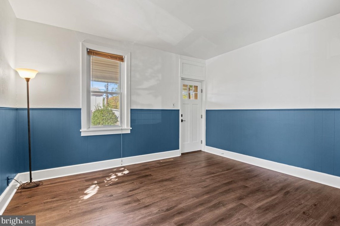 323 Elm Ave, North Wales PA  19454-3331 exterior