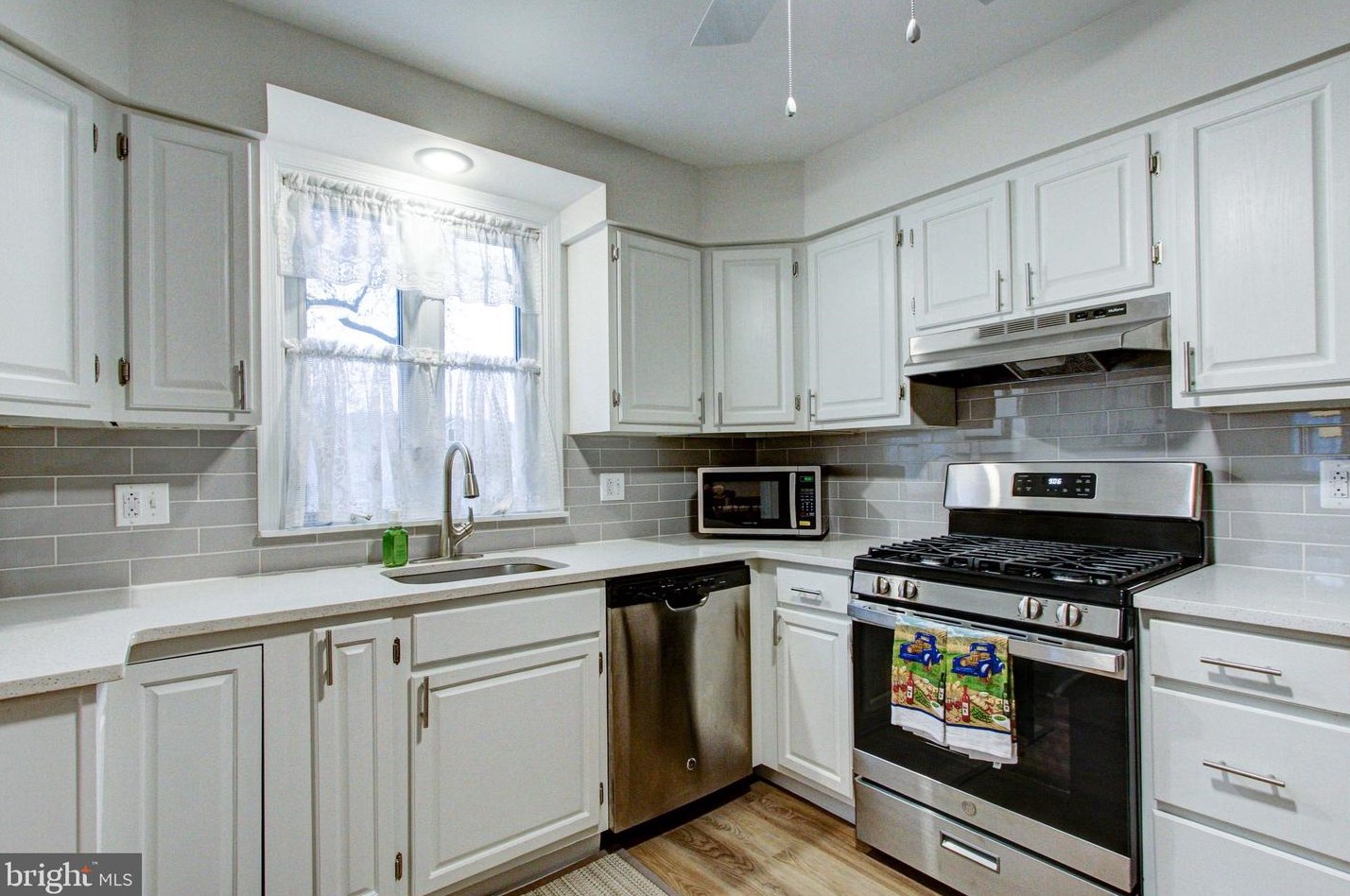 2433 Fairhill Ave, Ardsley PA  19038-3519 exterior