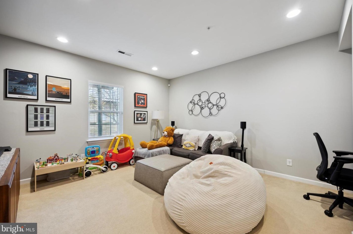 406 Ellison Dr, North Wales PA  19454-1537 exterior