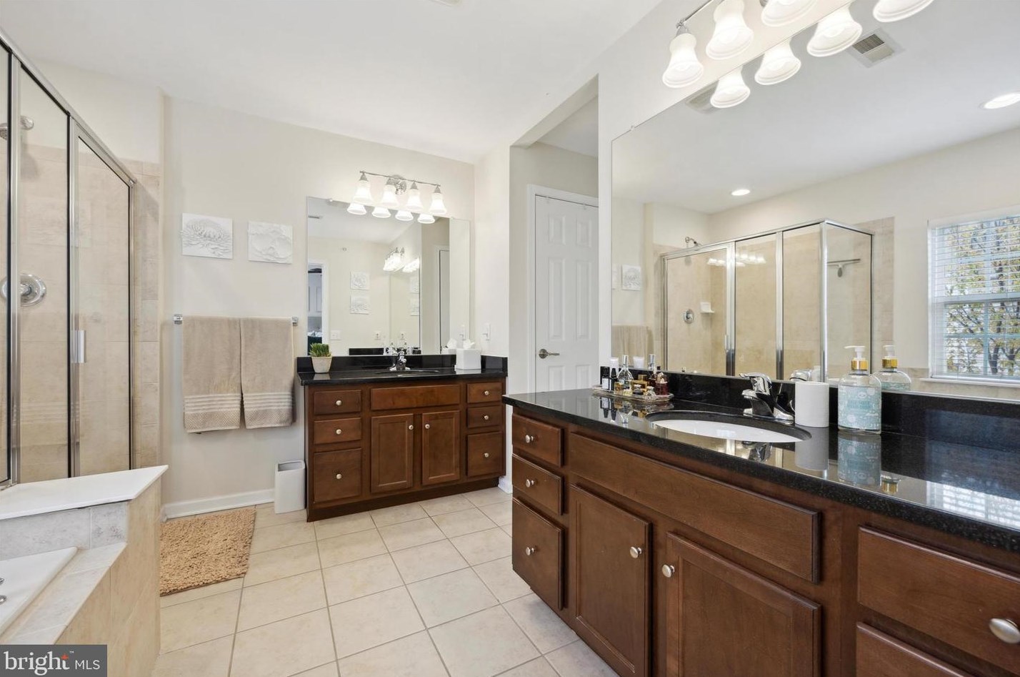 406 Ellison Dr, North Wales PA  19454-1537 exterior