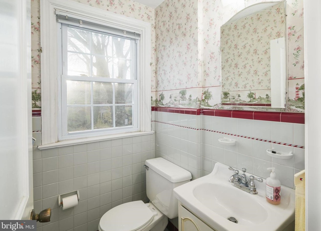 504 Georgian Rd, Ardsley PA  19038-2810 exterior