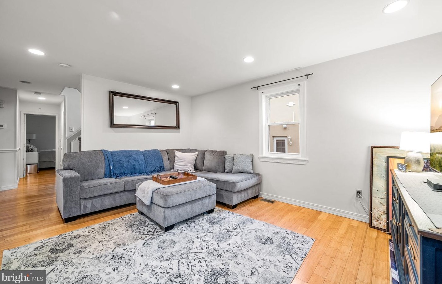 231 Henley Rd, Penn Wynne PA  19096-3108 exterior