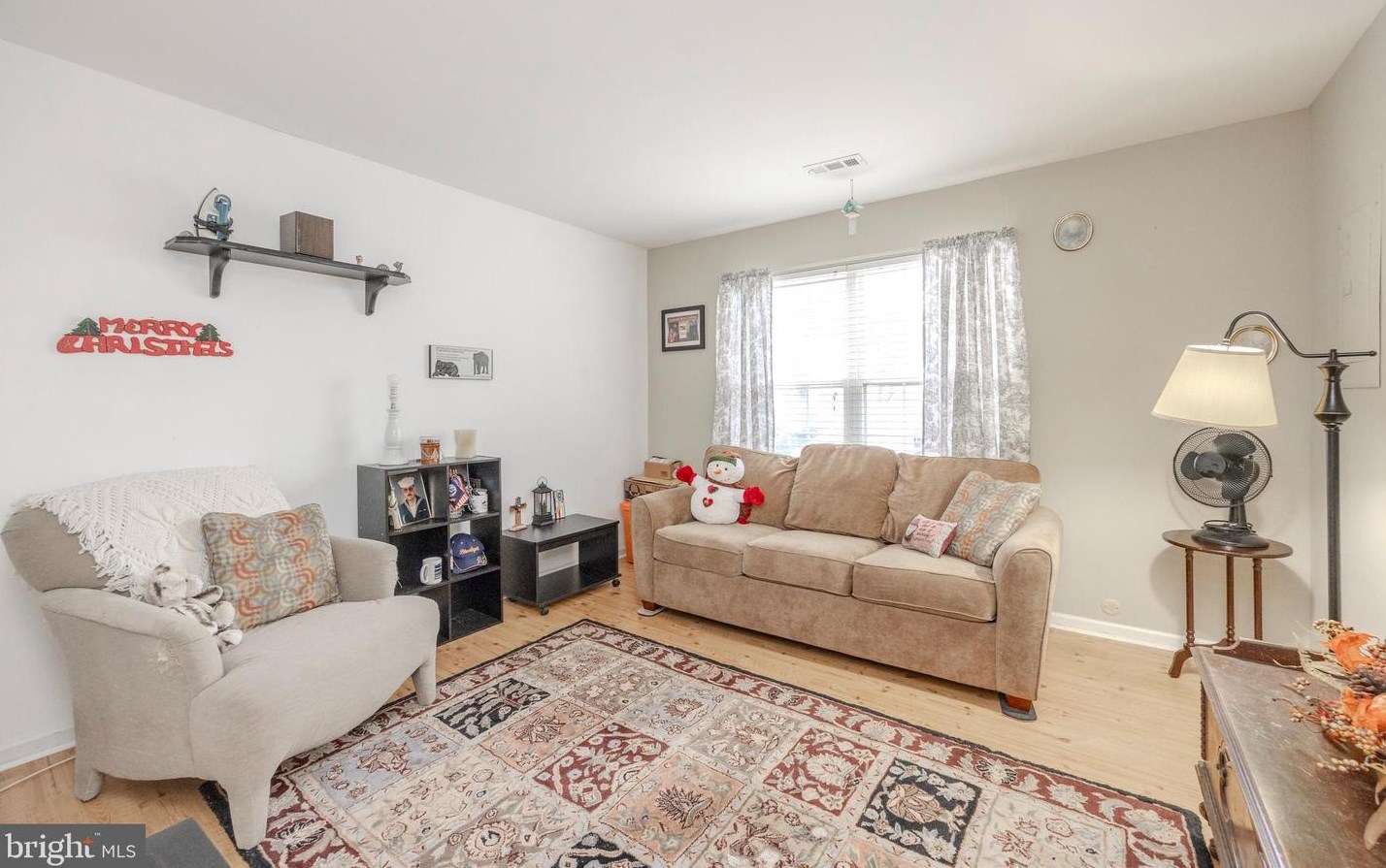 6000 Rolling Hl Dr, North Wales PA 19454-3756 exterior