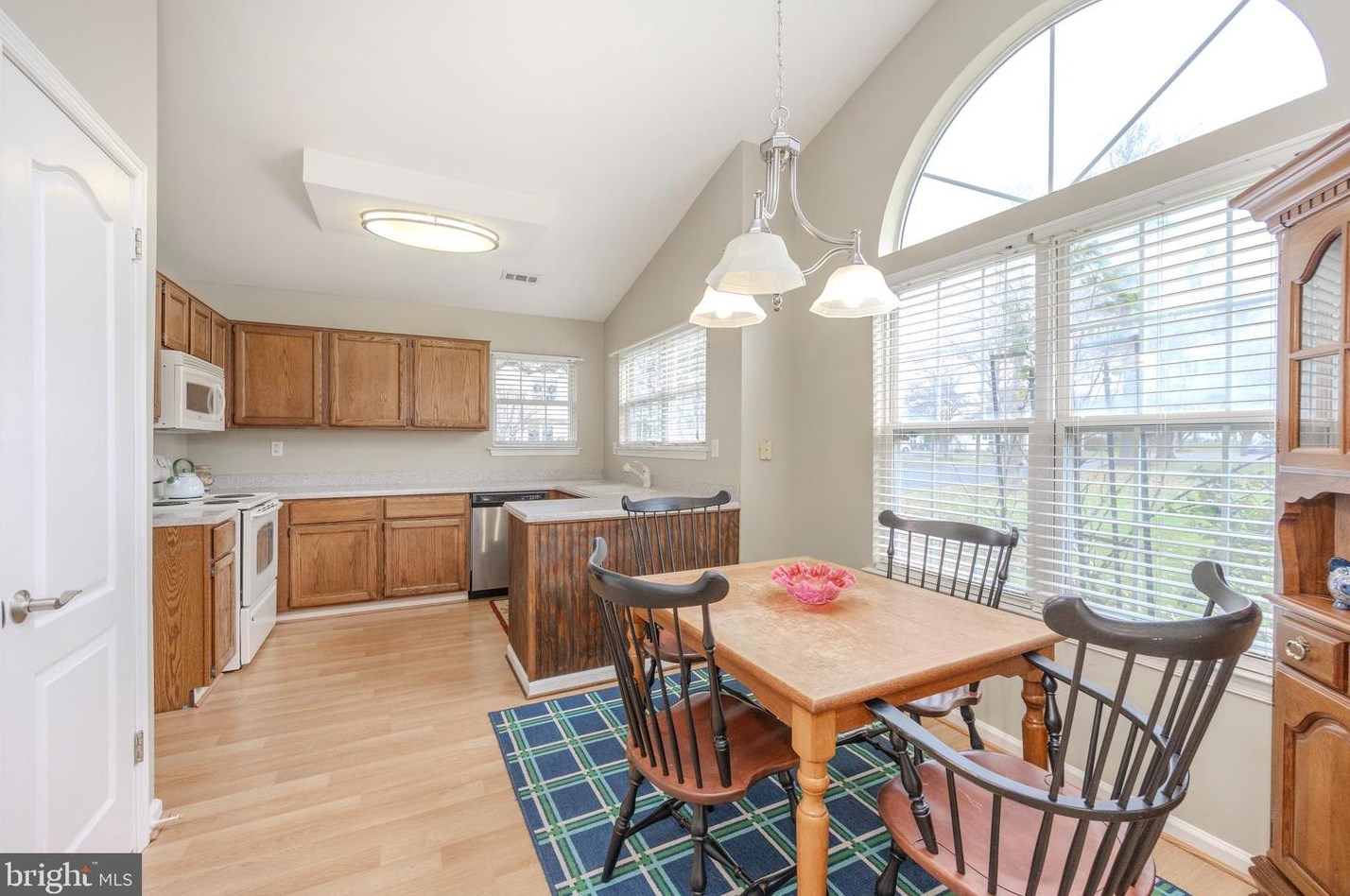 6000 Rolling Hl Dr, North Wales PA 19454-3756 exterior