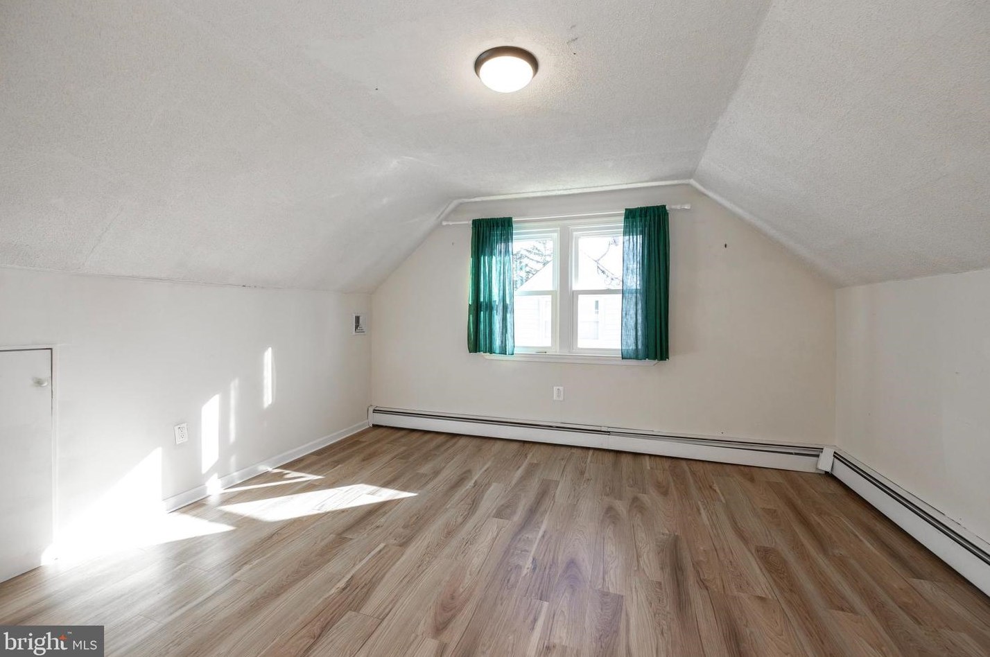 14 Oxford Cir, Norristown PA  19403-2939 exterior
