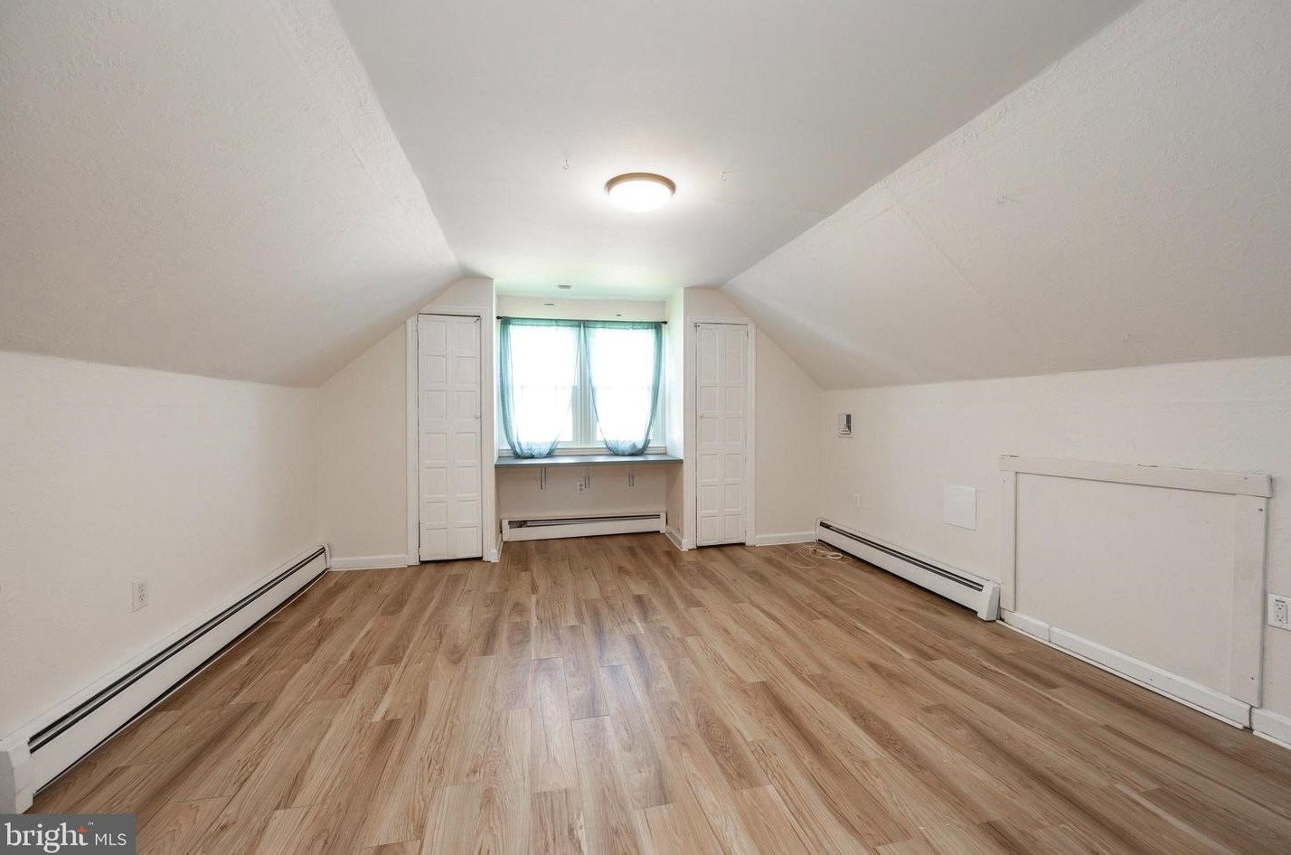 14 Oxford Cir, Norristown PA  19403-2939 exterior