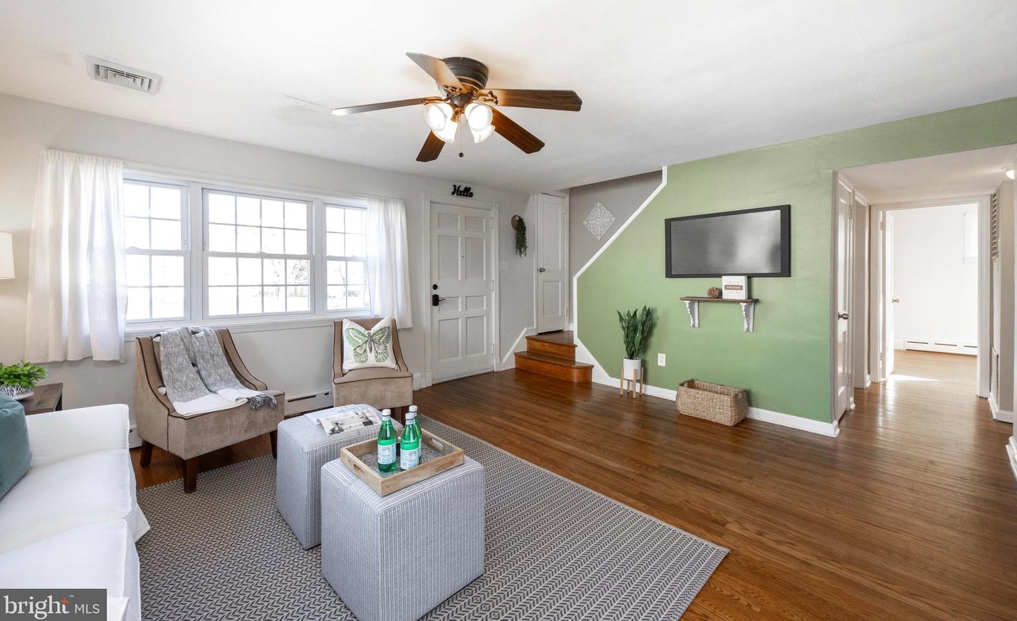 14 Oxford Cir, Norristown PA  19403-2939 exterior