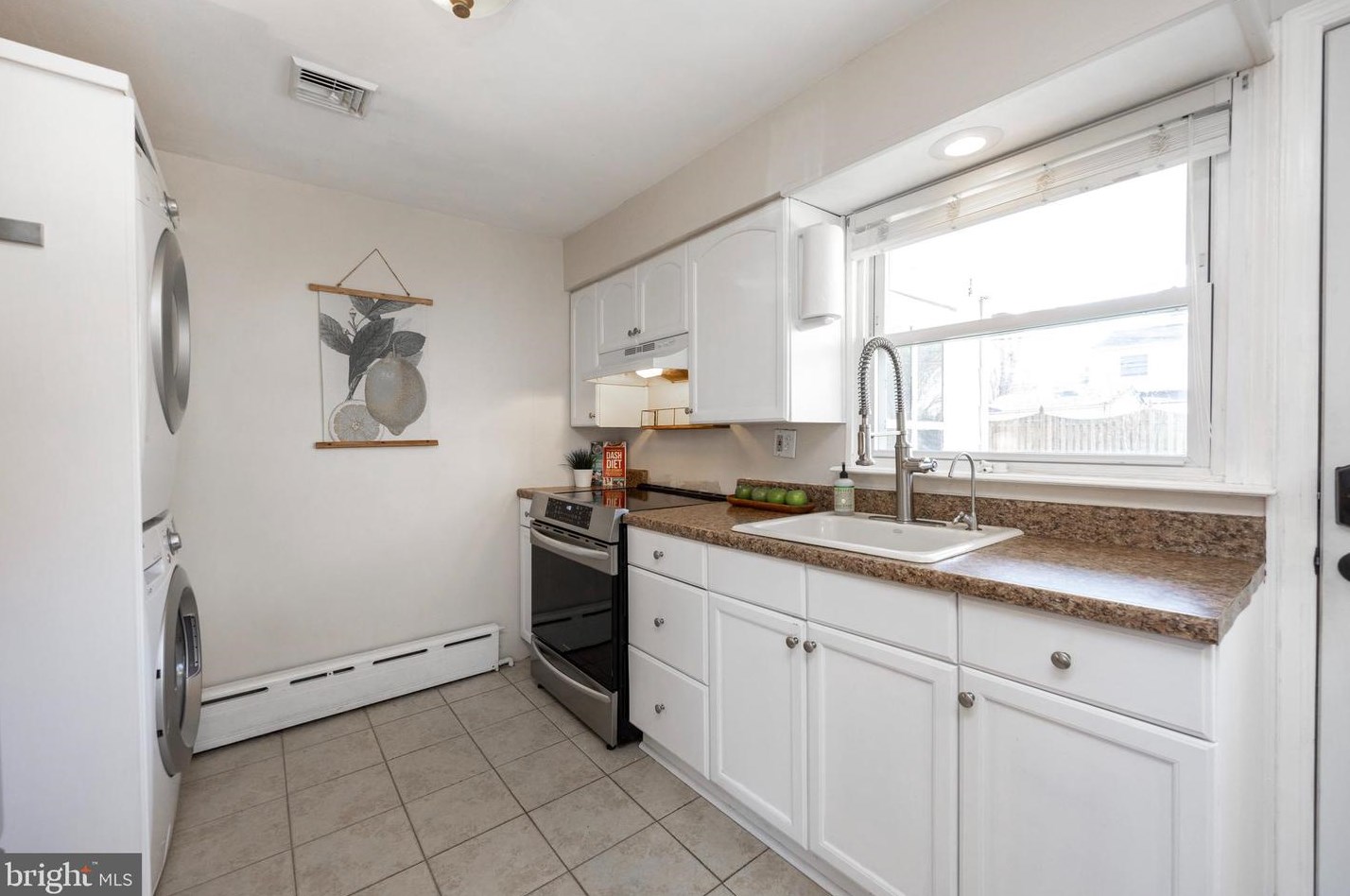 14 Oxford Cir, Norristown PA  19403-2939 exterior