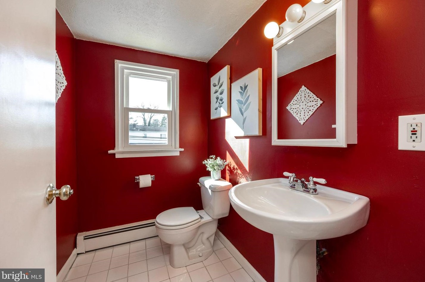 14 Oxford Cir, Norristown PA  19403-2939 exterior