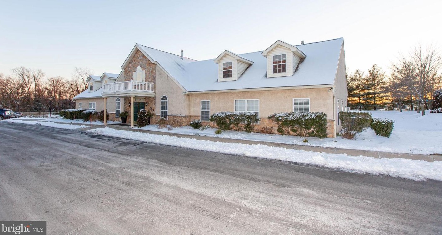 52 Stuart Dr, Norristown PA  19401-6511 exterior