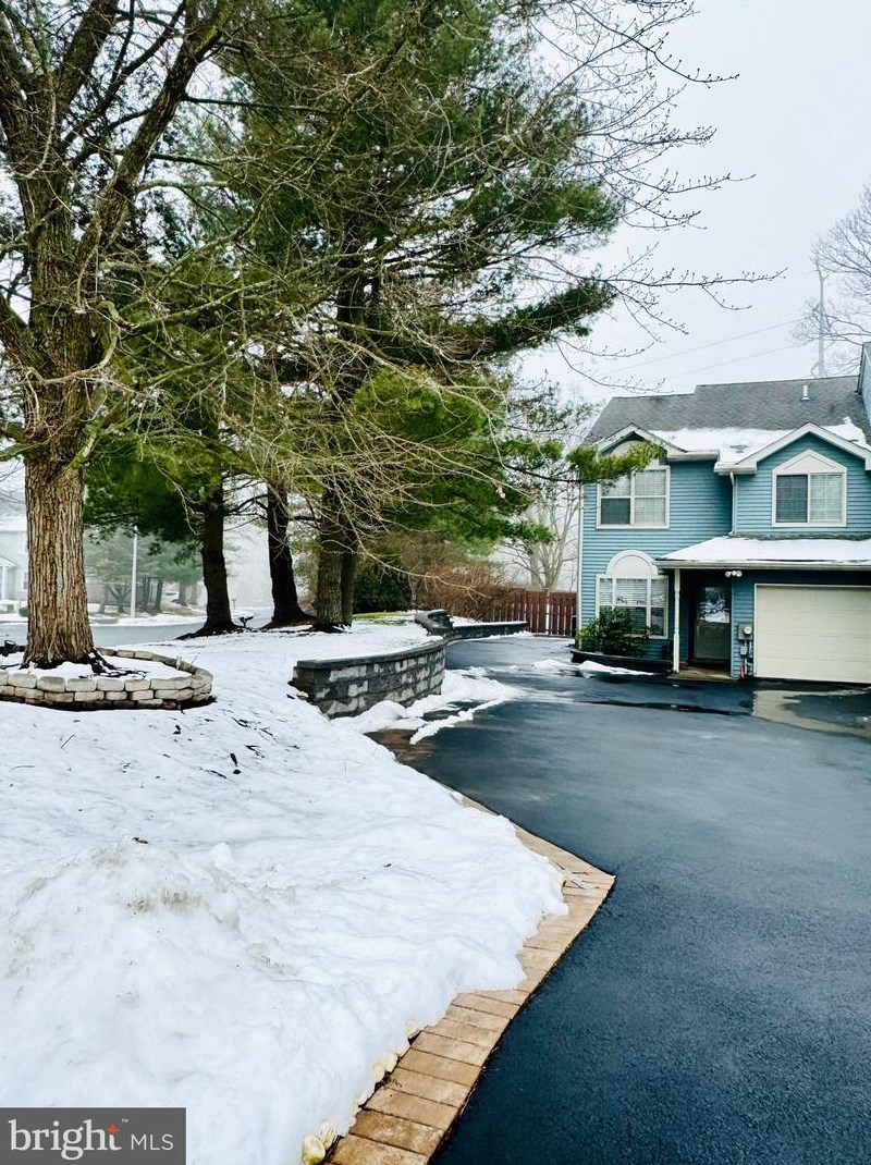 101 Sarahs Ln, Horsham PA  19044-1976 exterior