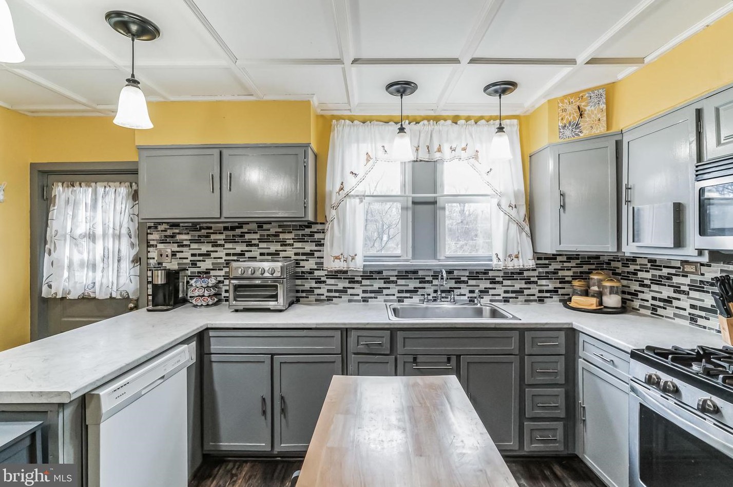 223 Blake Ave, Meadowbrook PA  19046-4210 exterior