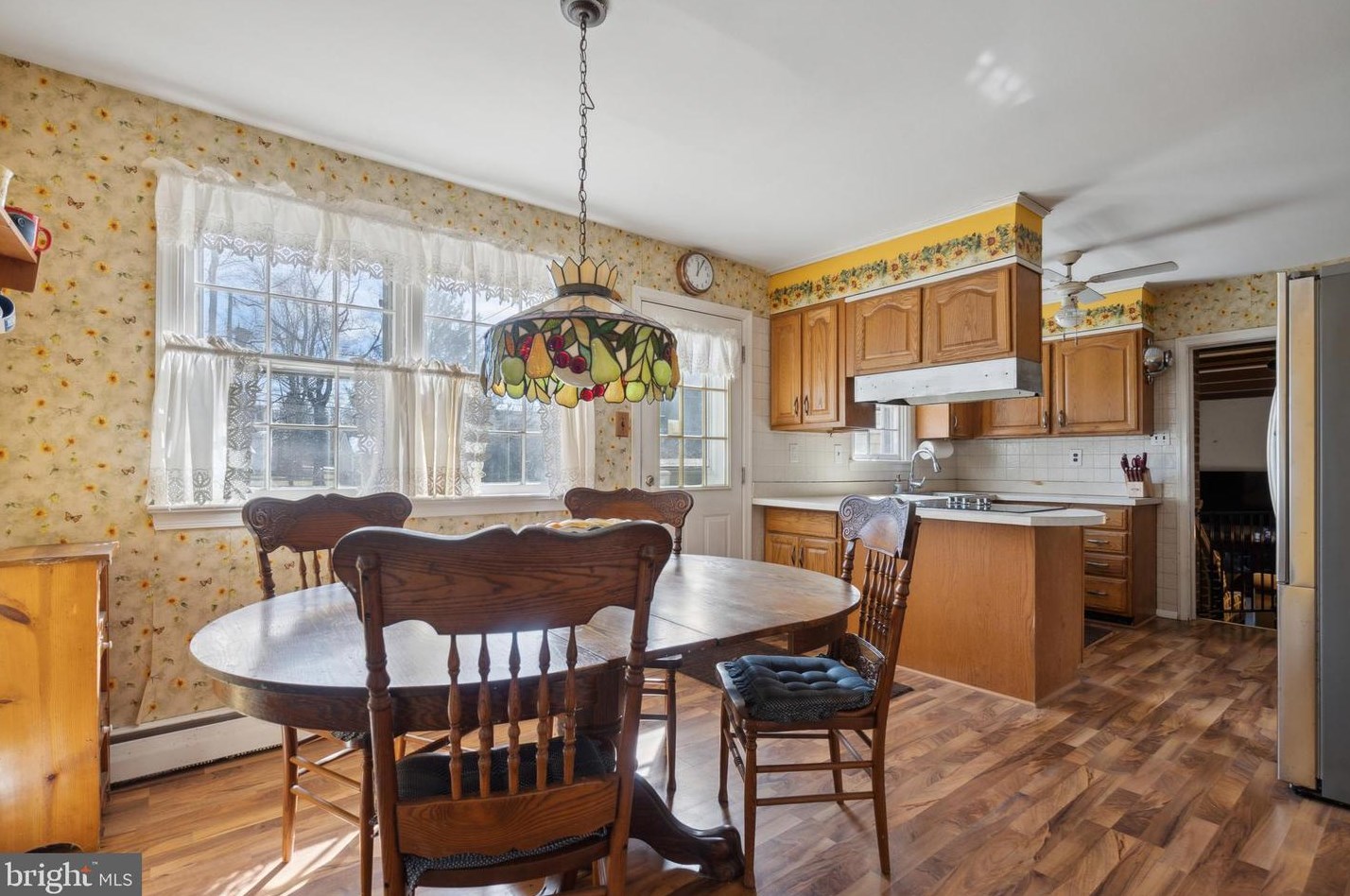 215 Oakland Pl, North Wales PA  19454-2437 exterior