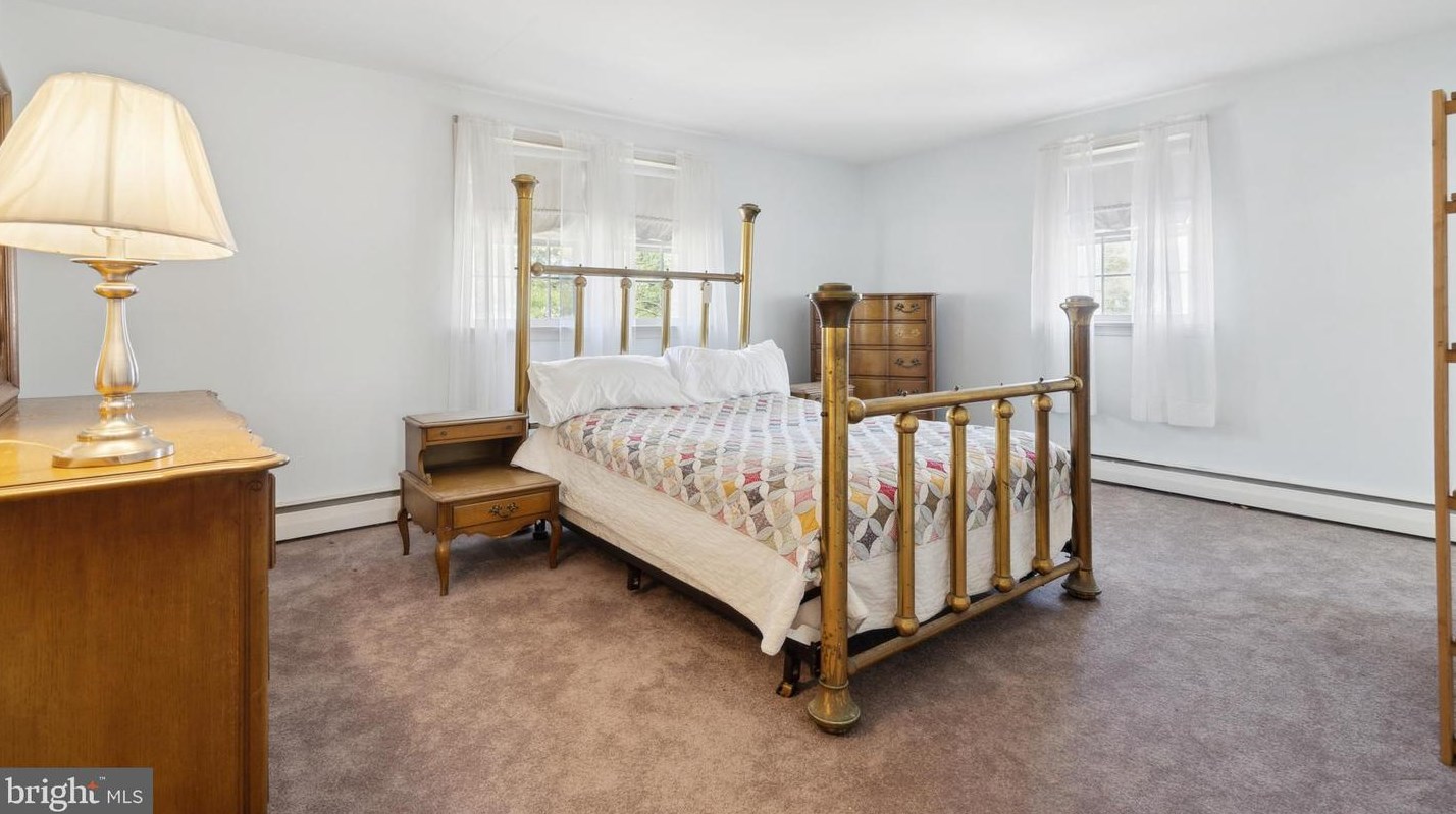 215 Oakland Pl, North Wales PA  19454-2437 exterior