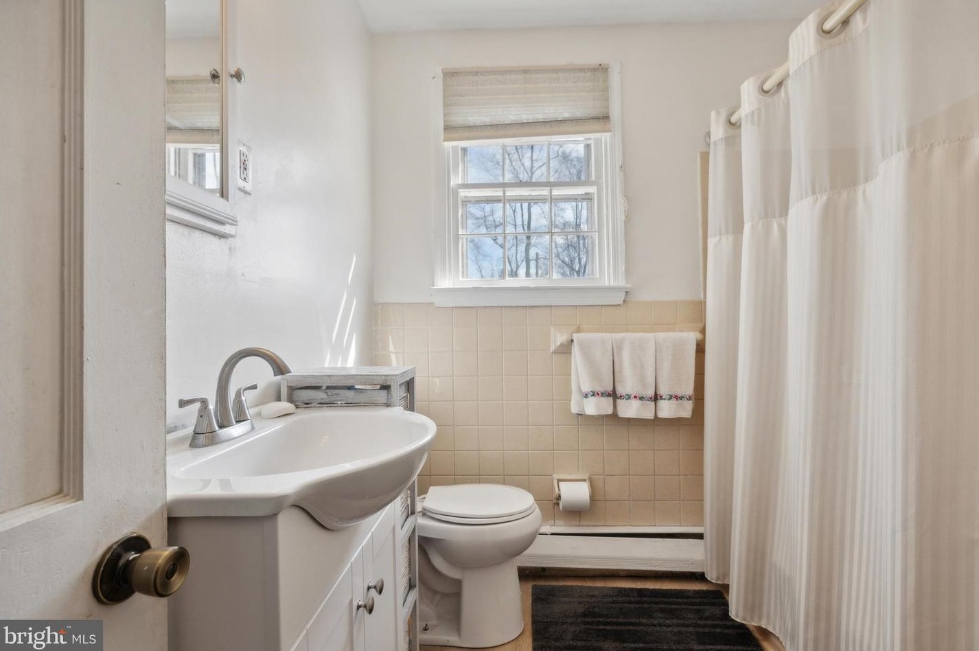 215 Oakland Pl, North Wales PA  19454-2437 exterior