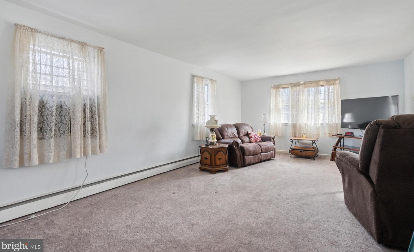 215 Oakland Pl, North Wales PA  19454-2437 exterior