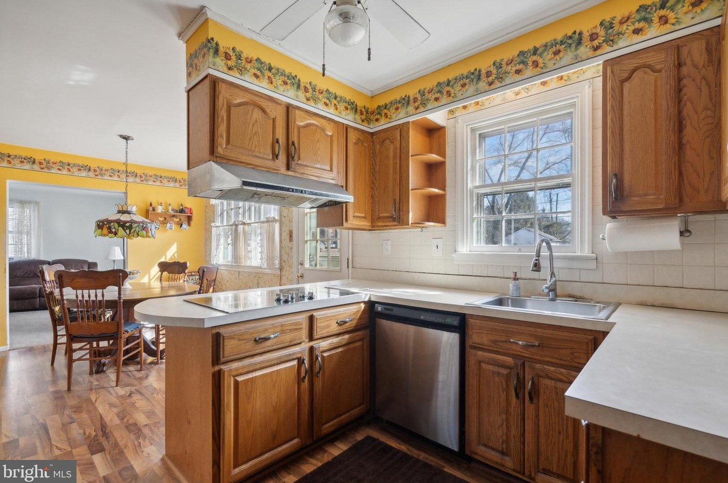 215 Oakland Pl, North Wales PA  19454-2437 exterior