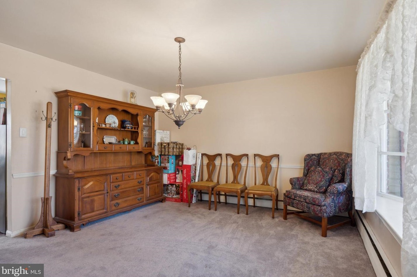 215 Oakland Pl, North Wales PA  19454-2437 exterior