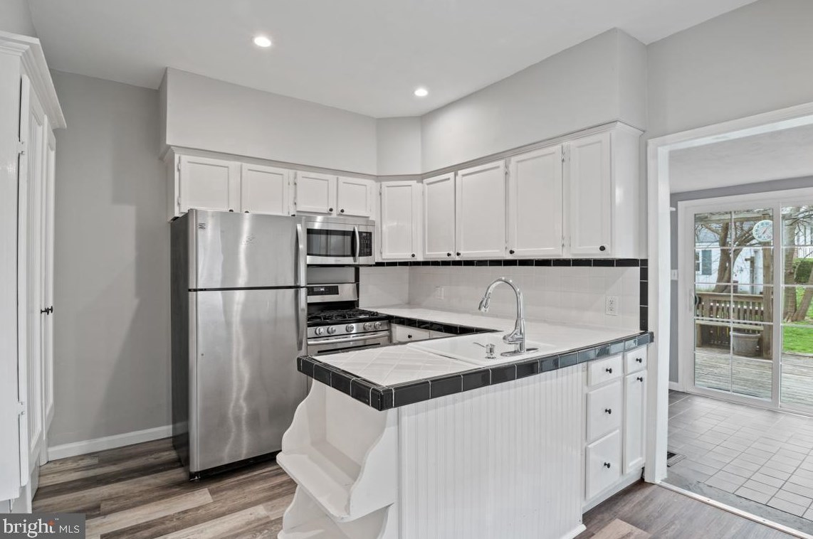 521 Montgomery Ave, North Wales PA 19454-2948 exterior