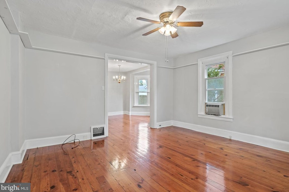 521 Montgomery Ave, North Wales PA 19454-2948 exterior