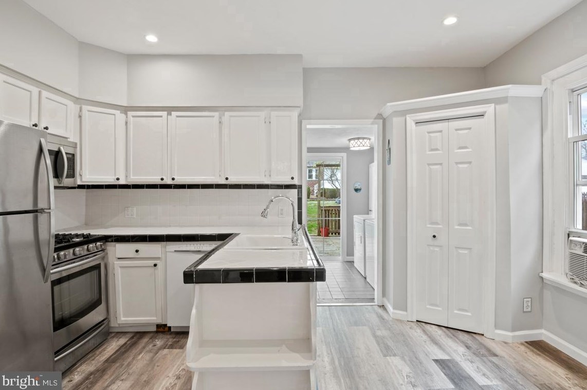 521 Montgomery Ave, North Wales PA 19454-2948 exterior