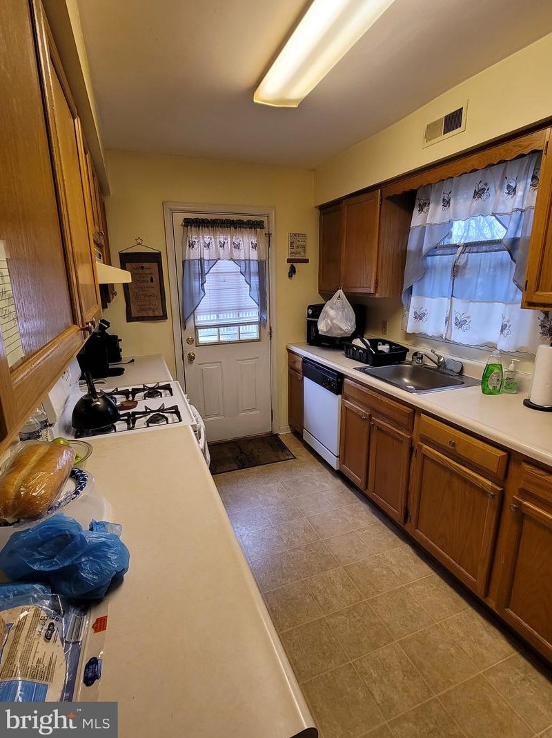 1000 Thomas Barone St, Norristown PA  19401-4215 exterior